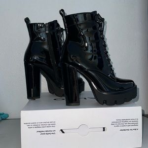 Z. Oufeier patent leather boots
